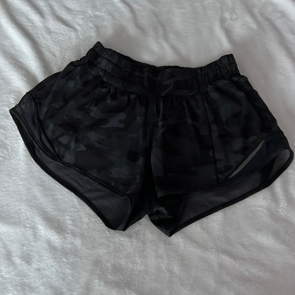 Lululemon Hotty Hot Shorts 2.5”